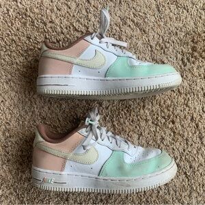Size 2 Girls Sorbet ice-cream colored Nike Force 1 LV8